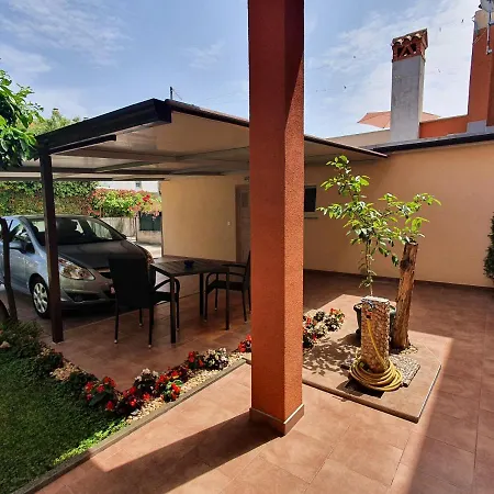 Elena, 100 M From The Apartmán Novigrad Istria