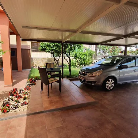 Elena, 100 M From The Apartmán *