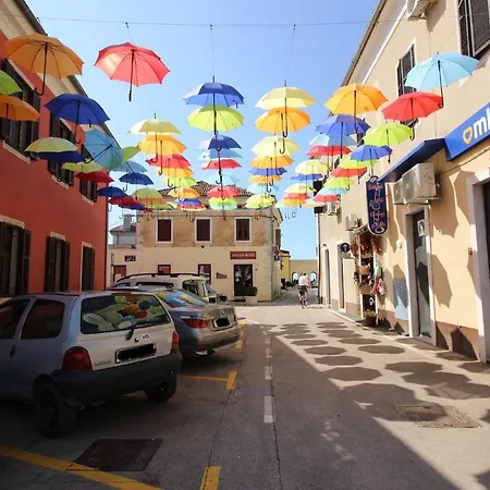 Elena, 100 M From The Lägenhet Novigrad Istria