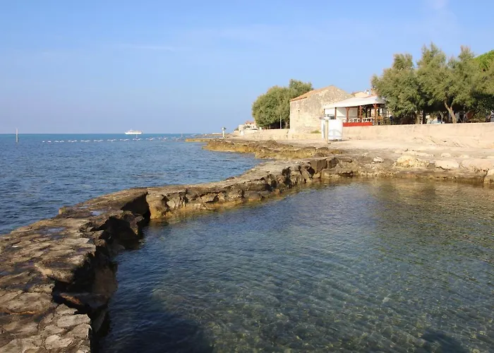 Elena, 100 M From The