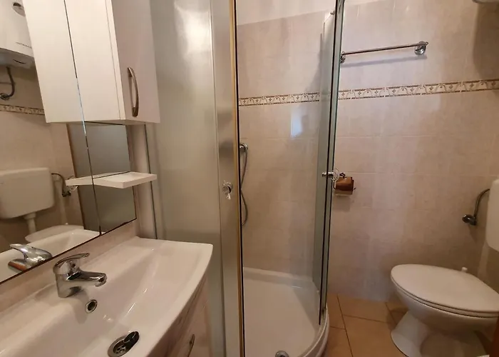 Elena, 100 M From The Apartmán