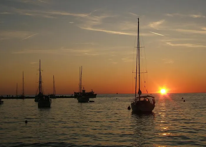 Apartmán Elena, 100 M From The