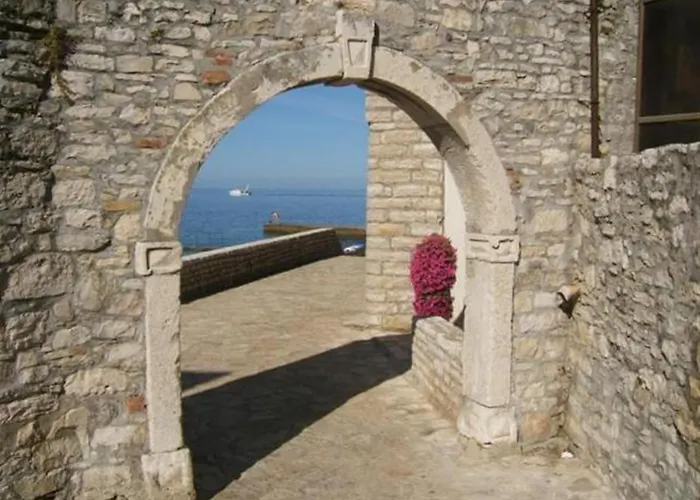 Elena, 100 M From The