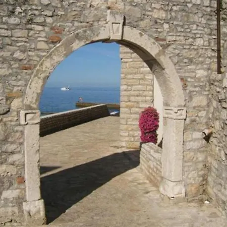 Elena, 100 M From The