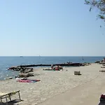 아파트 Elena, 100 M From The *